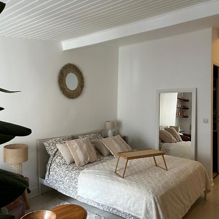 Grand Studio Entierement Renove Au Coeur De Paris Appartement Buitenkant foto
